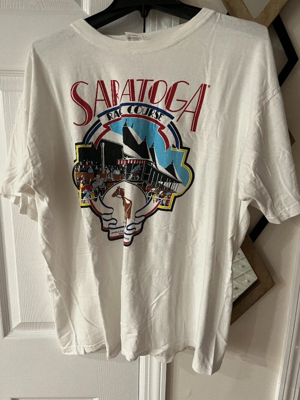 SARATOGA RACE TRACK T SHIRT VINTAGE 1990’s SIZE L NEVER WORN HORSE RACING